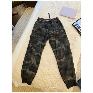 Aritzia army print jogger pant